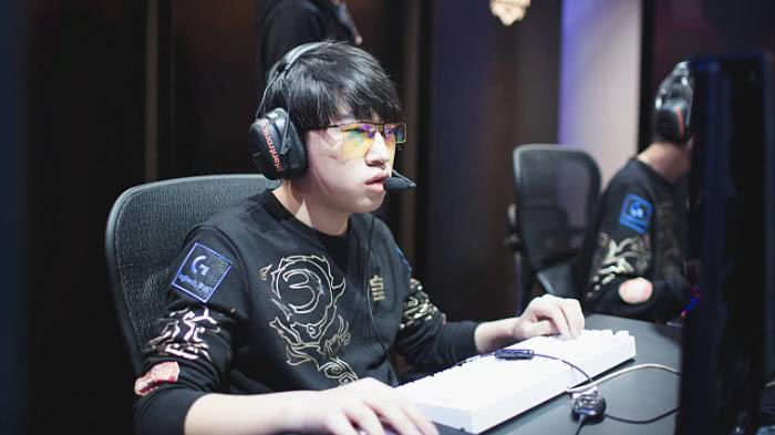 全队12人 全队12人