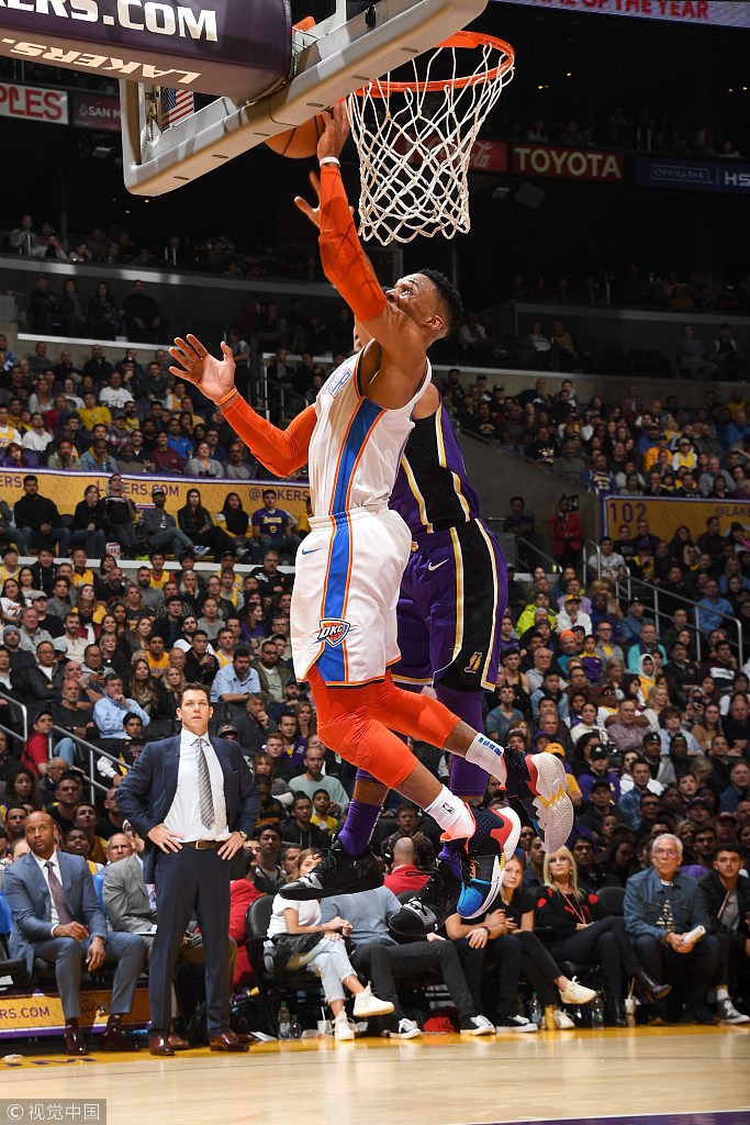 中的每个人 中的每个人