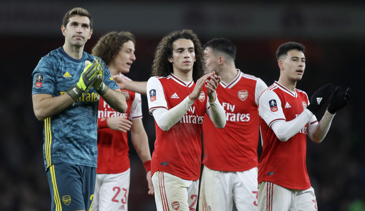 双后卫交叉 双后卫交叉